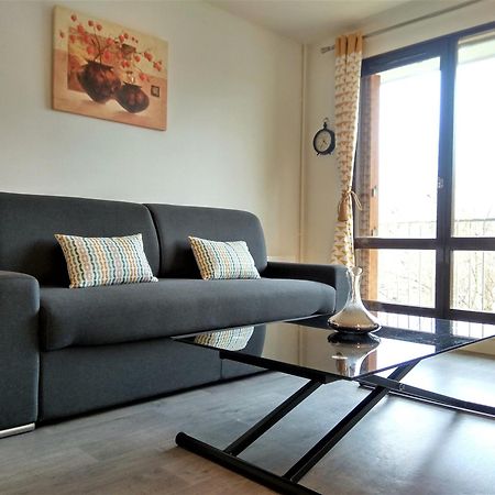 Budget Apart With Balcony And Great View แซงต์-เดอนี ภายนอก รูปภาพ