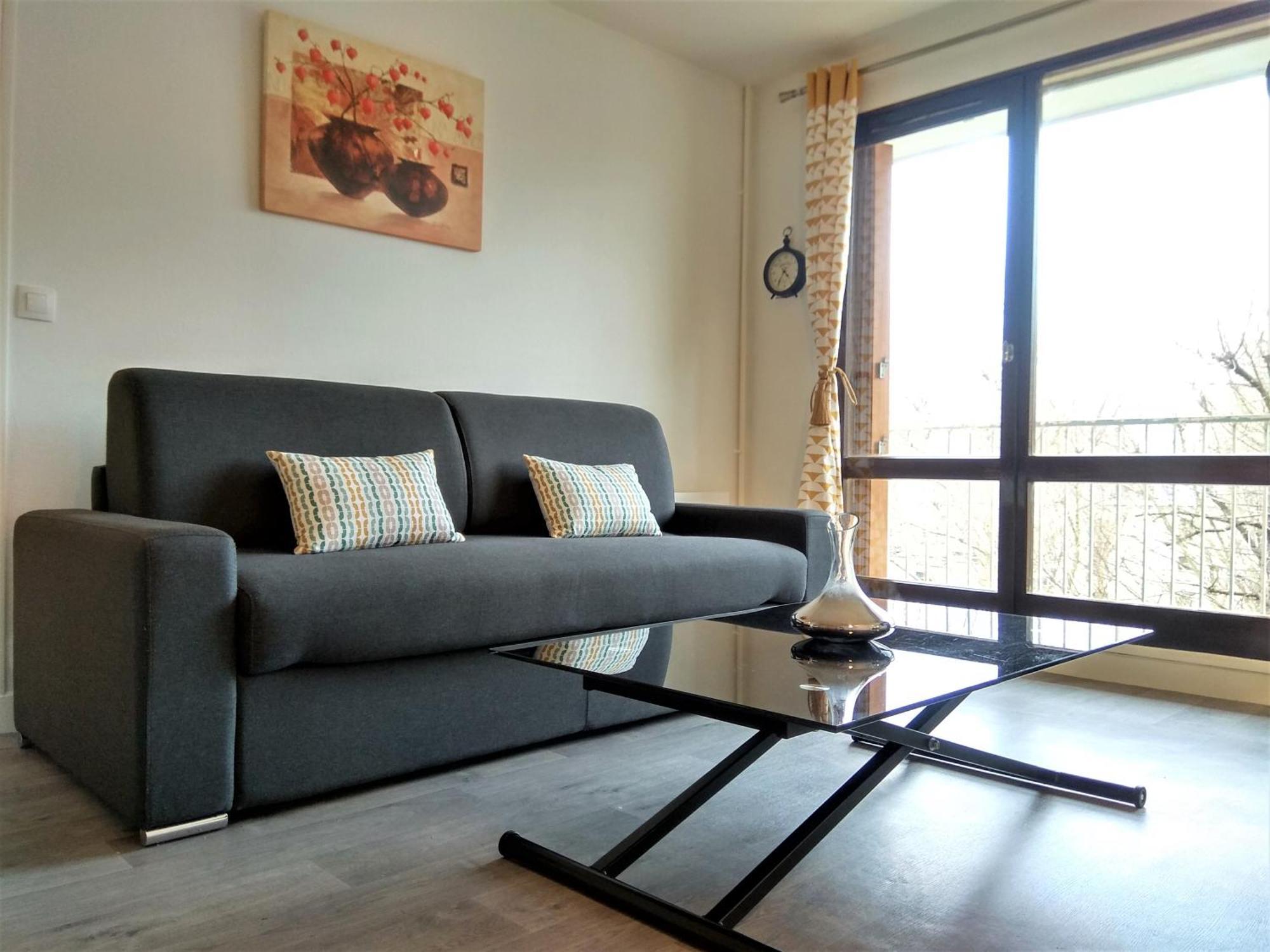 Budget Apart With Balcony And Great View แซงต์-เดอนี ภายนอก รูปภาพ